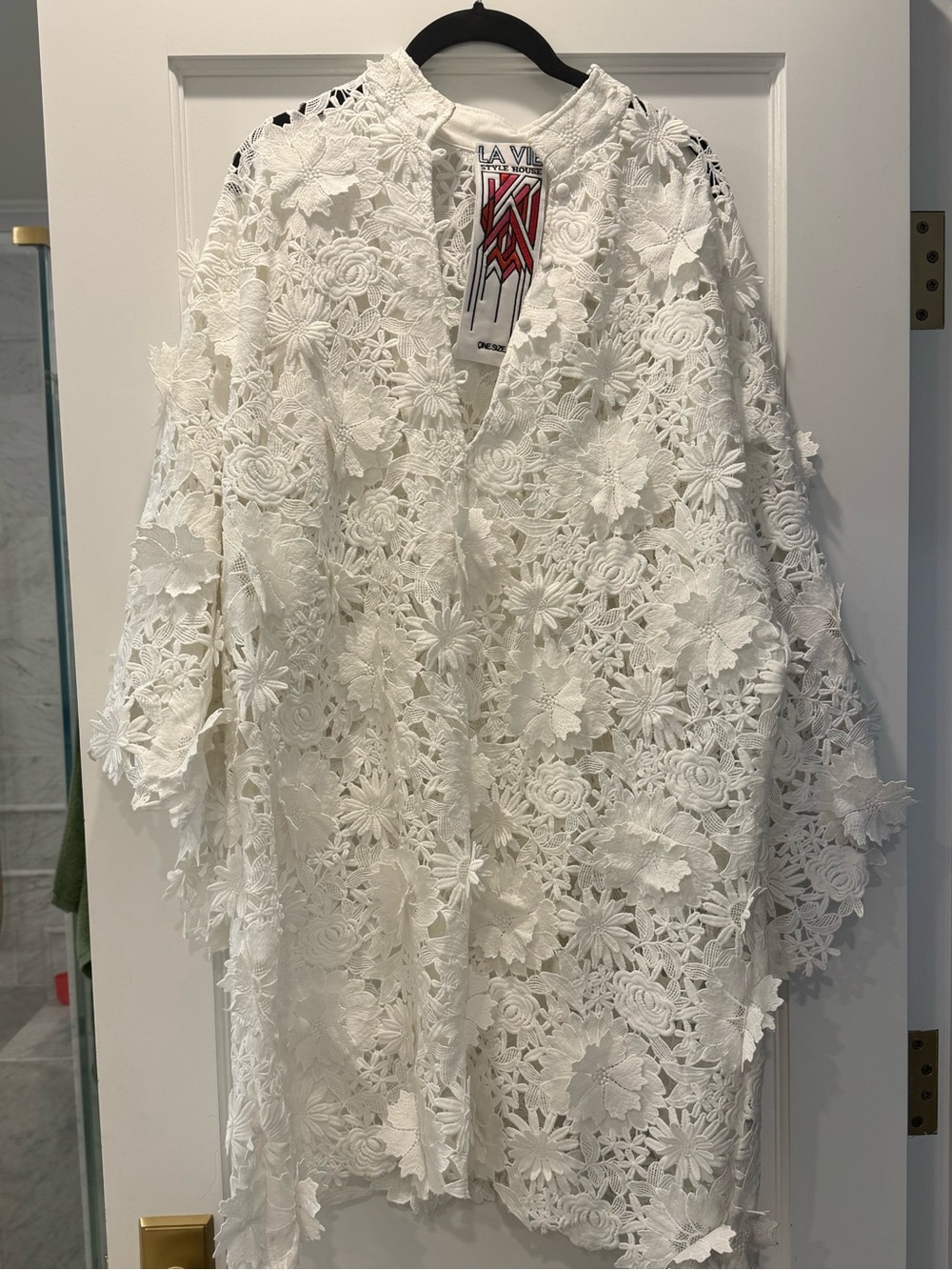 La Vie Style House White Floral Lace Caftan